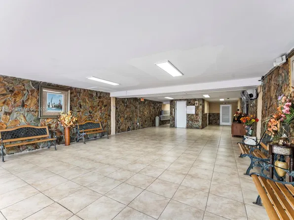 6950 W 6th Ave APT 524, Hialeah, FL 33014