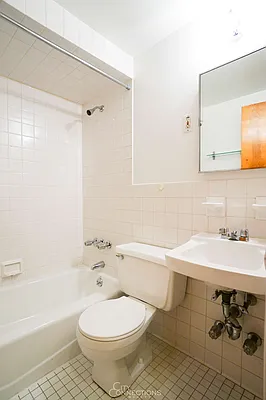 Rented by City Connections Realty | media 26