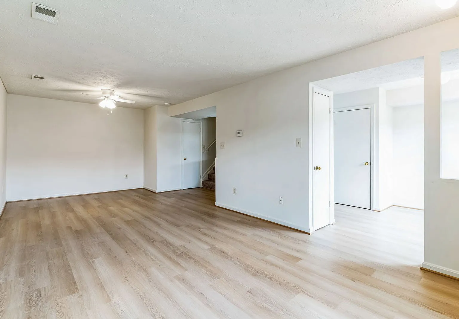 3 bed, 3.0 bath, 1608 sqft, $2,300 — Photo 3