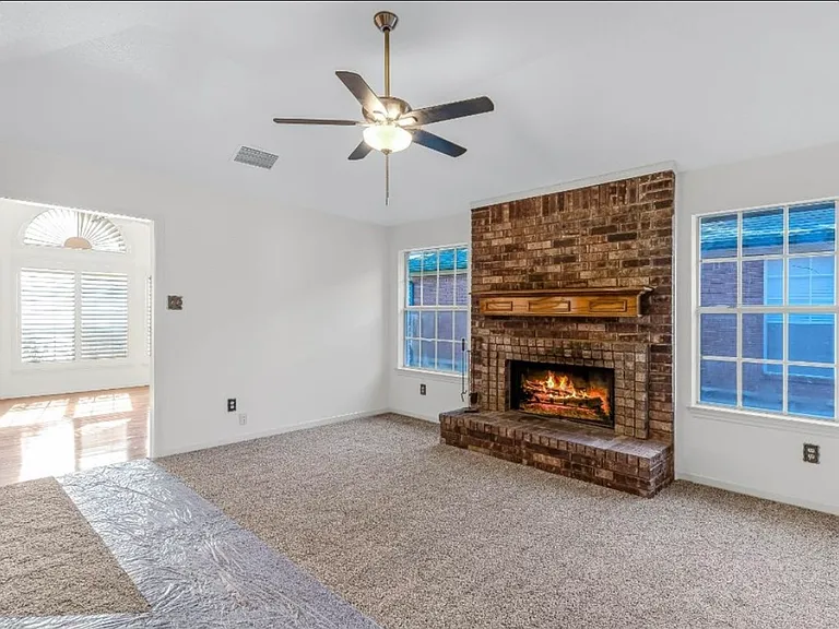 2305 Lancecrest Dr — Photo 9