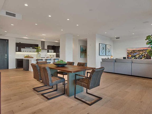 4th image of 4422 N 75th St Unit 8006