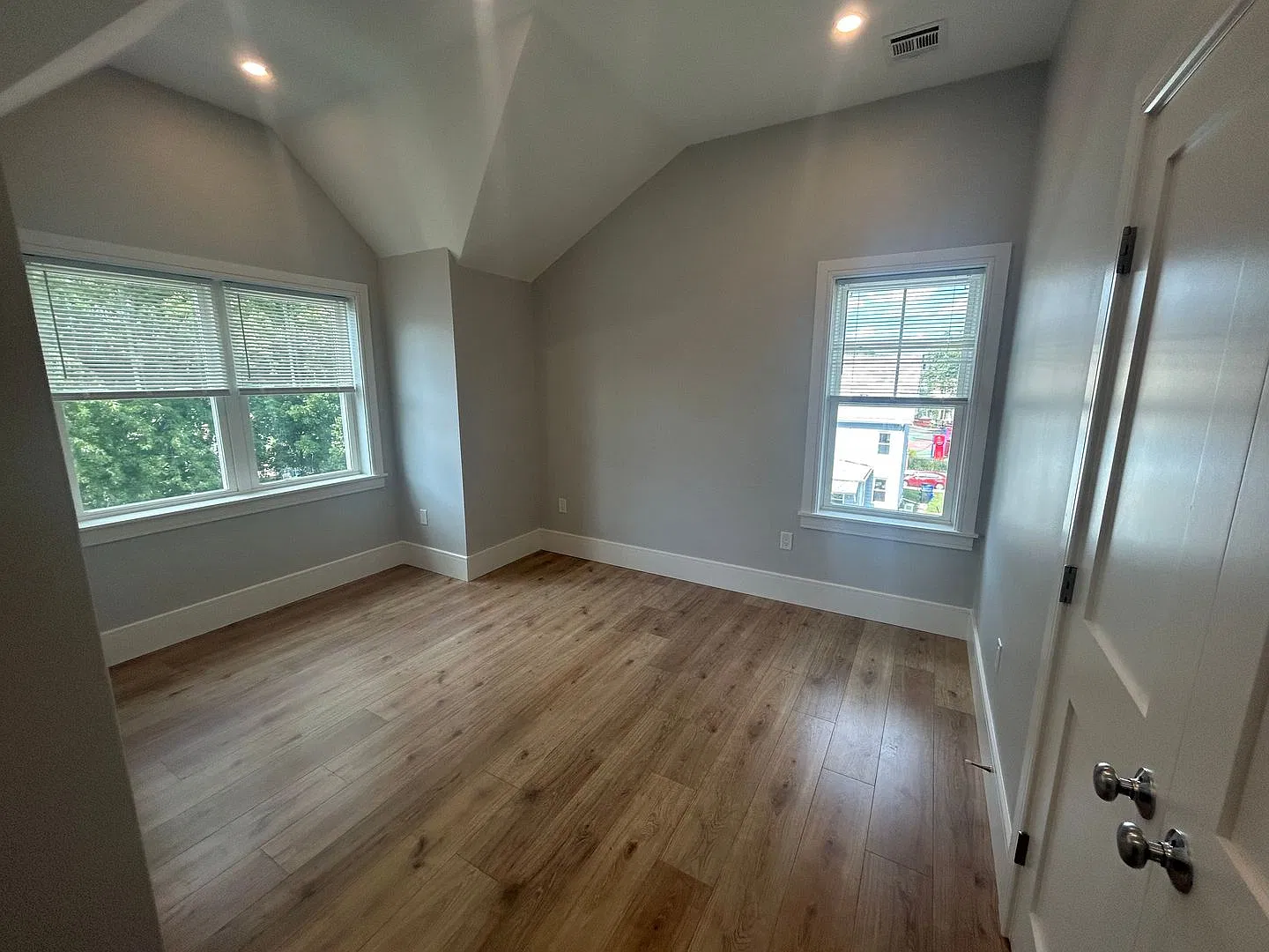 New Construction 3 Bed / 2 Bath in Allston In-Unit Laundry 10/1 — Photo 3