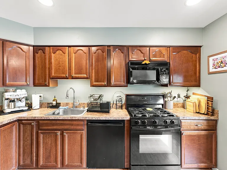 500 Beacon Dr — Photo 12