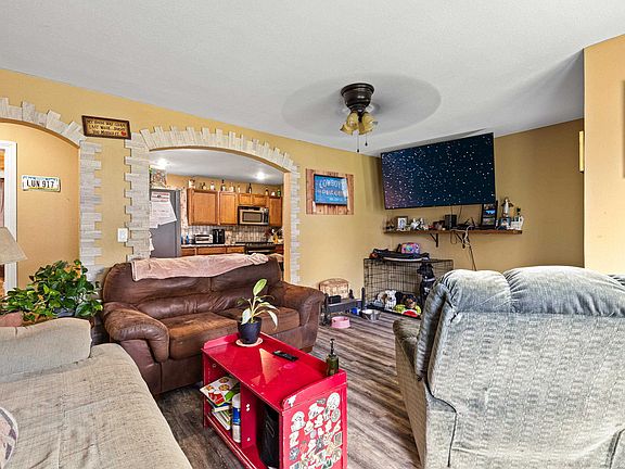 5th image of 214 Fairview St