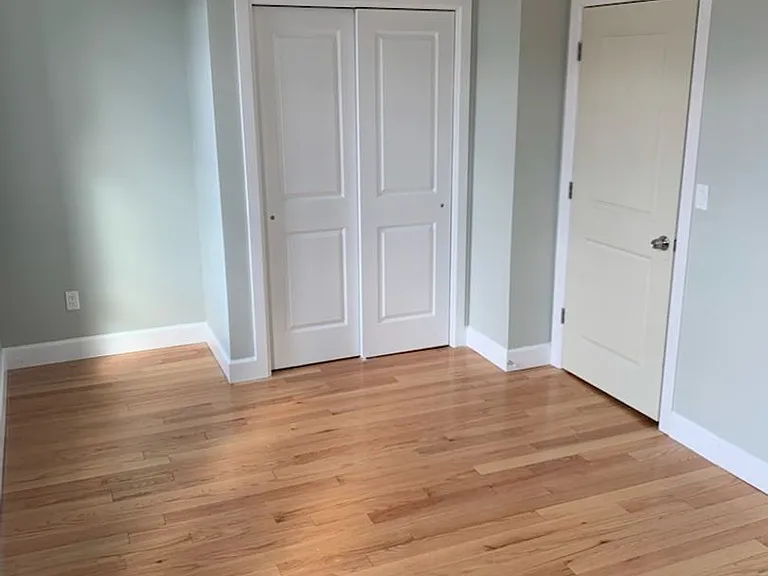 531 Clinton Ave — Photo 5