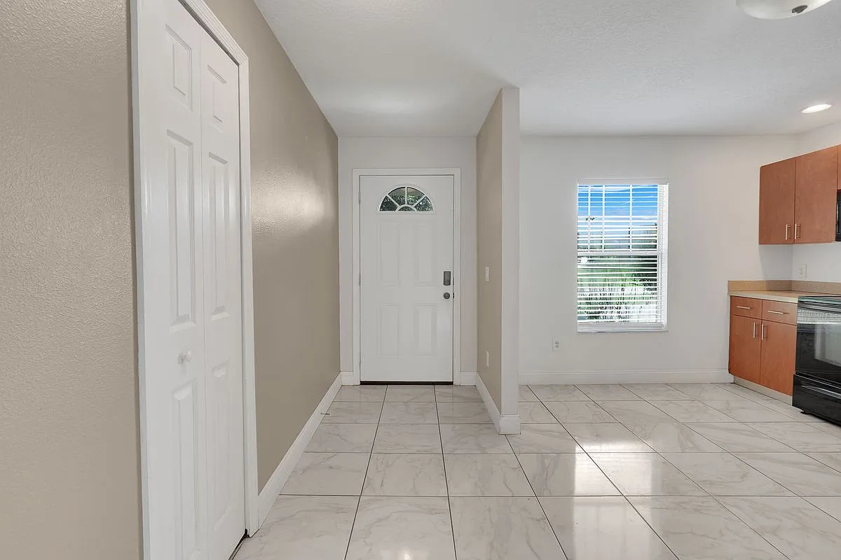 3 bed, 2.0 bath, 1252 sqft, $1,650 — Photo 3