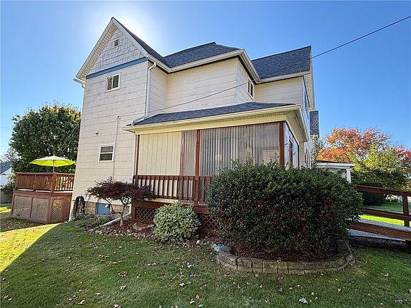 4th image of 22 Hemlock Ave
