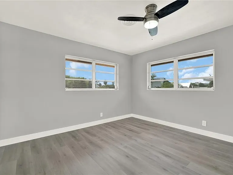 2864 NE 32nd St #7 — Photo 14