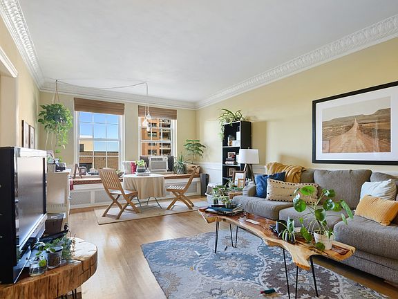 Living Room / Dining Room