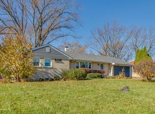 470 N Shady Oaks Dr, Elgin, IL 60120