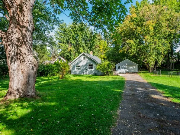 300 Glen Rd, Rochester, NY 14610