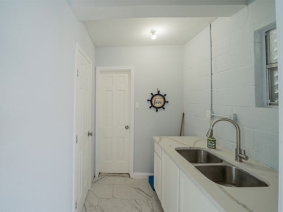 2nd image of 4923 Bernardo De Galvez Ave