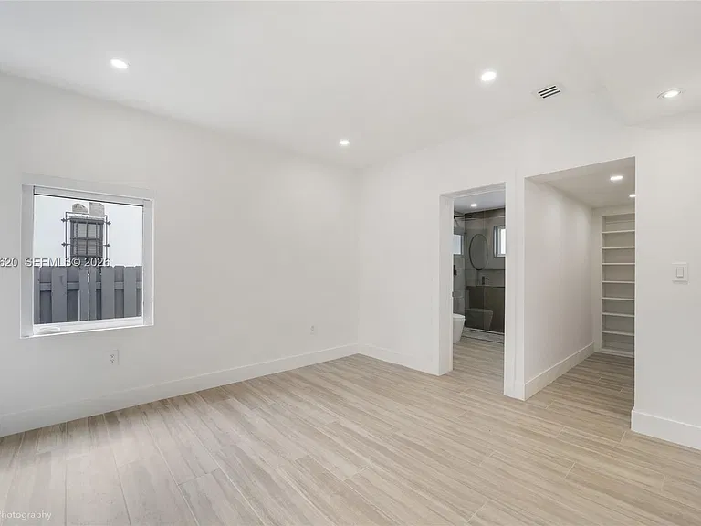 1654 SW 18th Ave — Photo 8