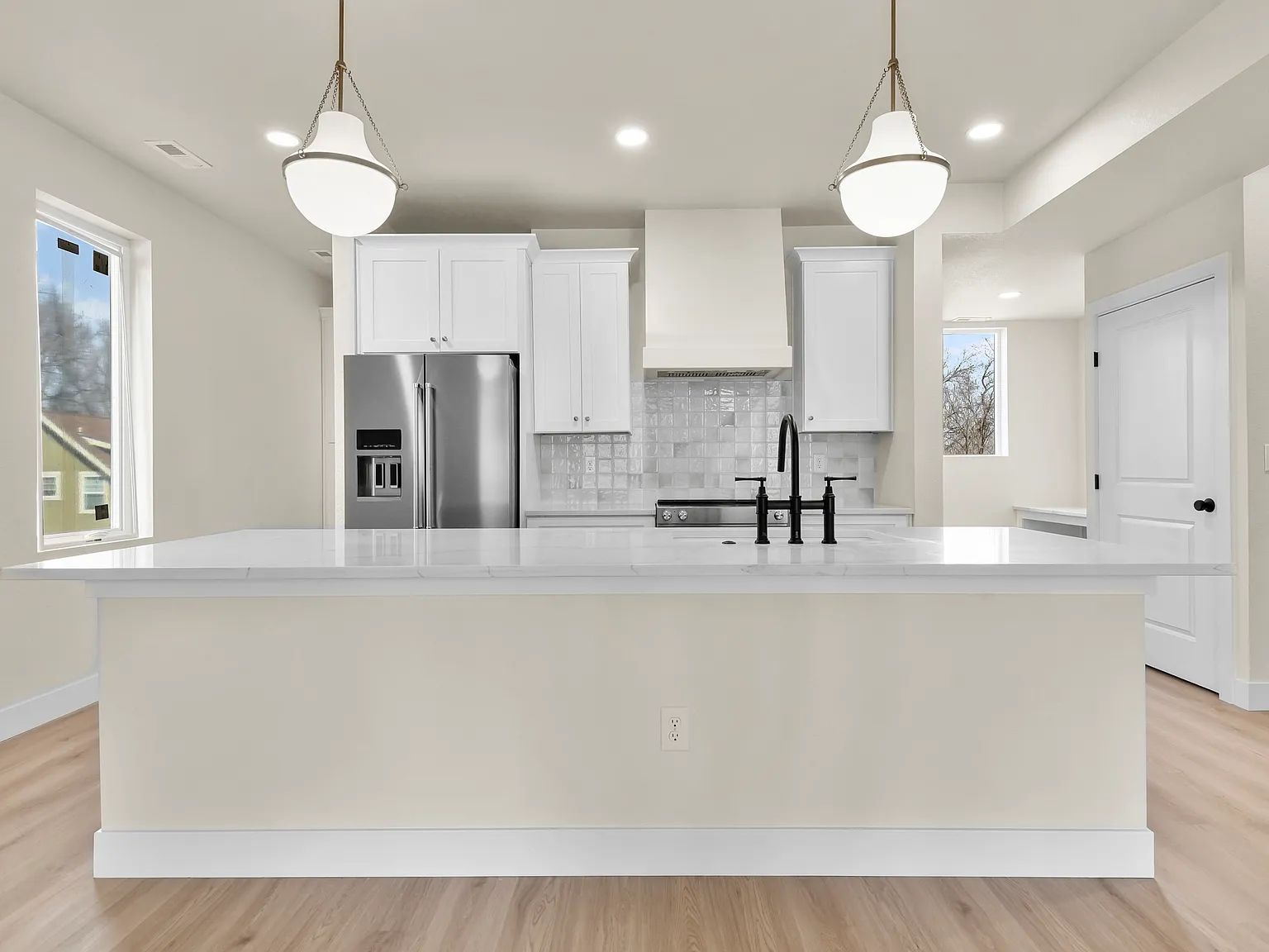4 bed, 3.5 bath, 2282 sqft, $3,150 — Photo 3