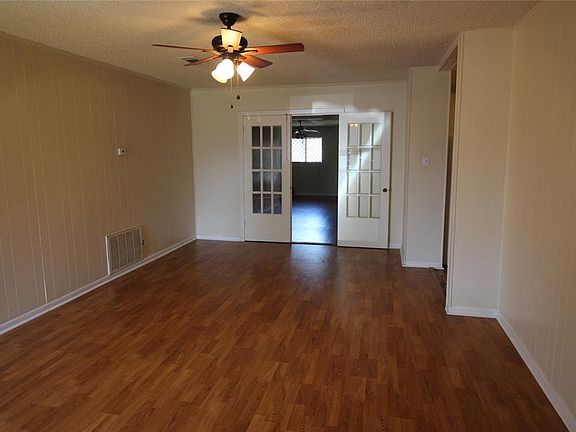 2nd image of 1402 Wayside Dr