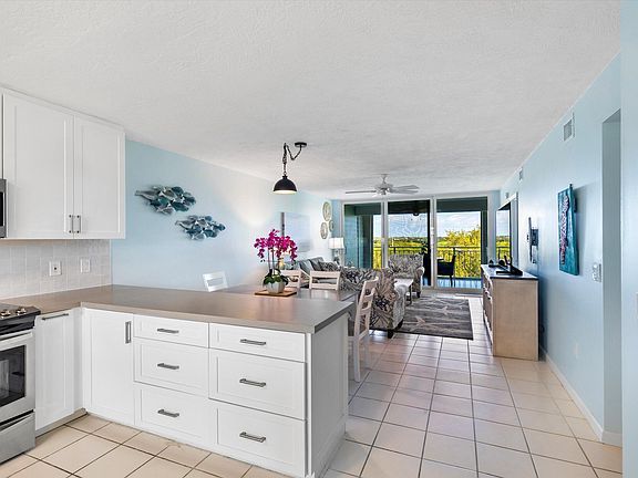2nd image of 1901 S Roosevelt Blvd APT 407W