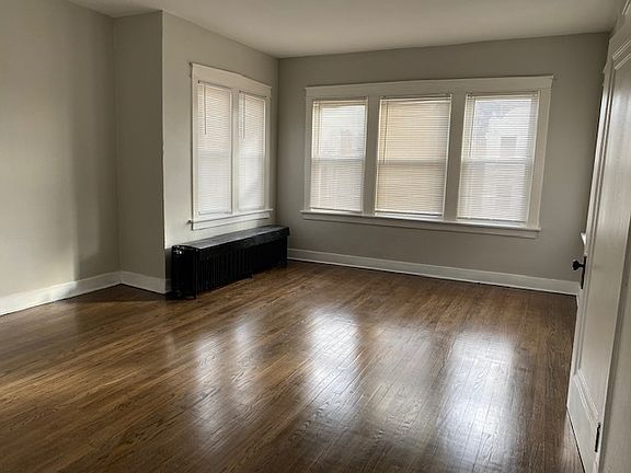 3rd image of 35 Ruth St