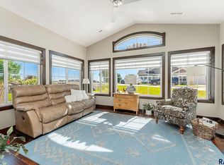 5602 E Eastbridge Pl, Sioux Falls, SD 57110