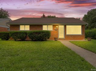 9218 Pine St, Taylor, MI 48180