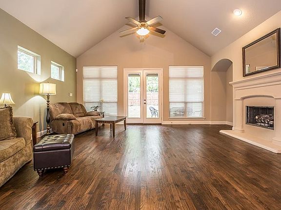 2nd image of 207 Hogue Ln