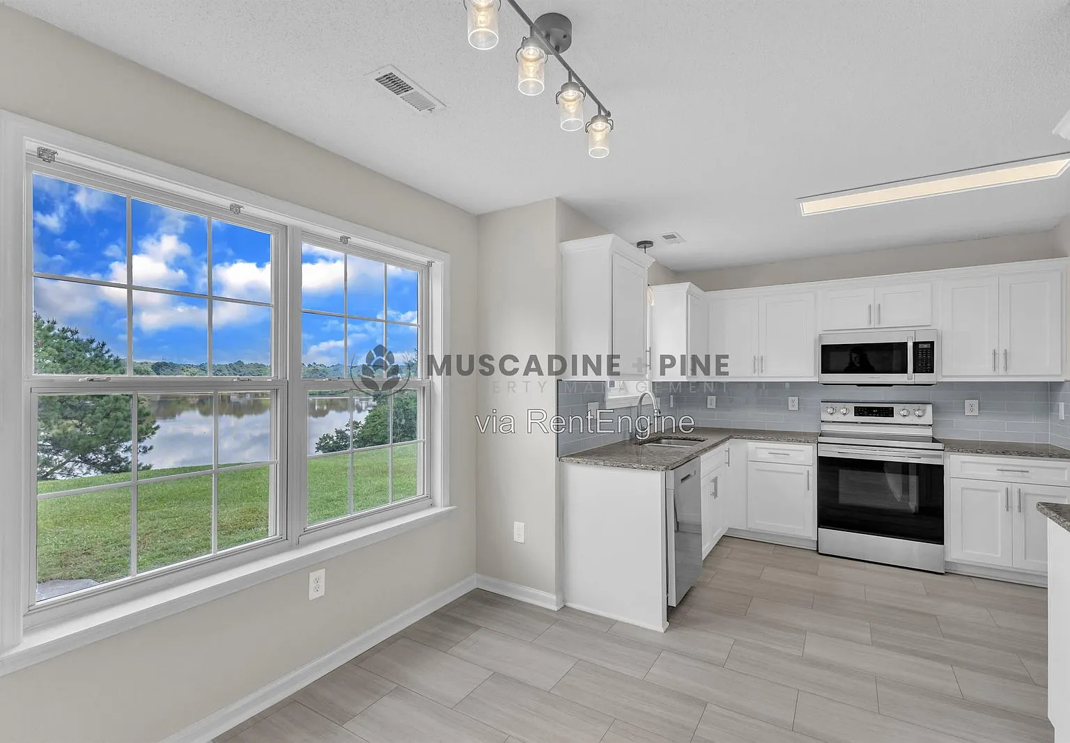 3 bed, 2.5 bath, 1725 sqft, $2,100 — Photo 3