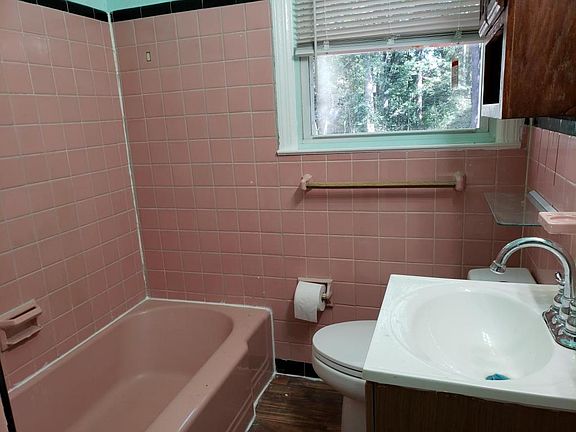 4th image of 870 Sherwood Cir