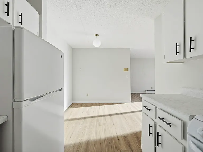 34 Kleisinger Cres — Photo 12