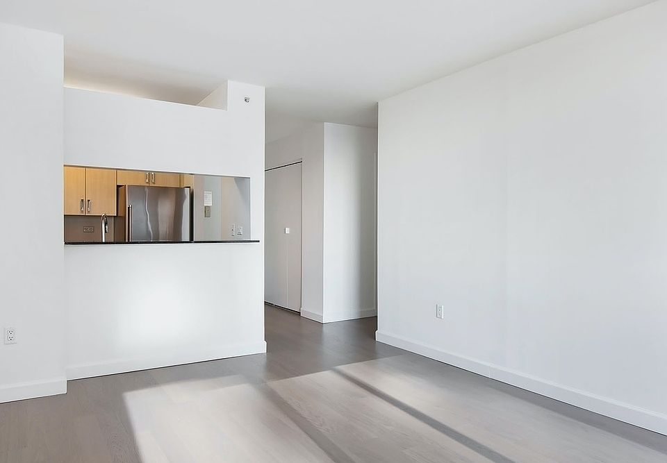 1st image of 561 10th Ave APT 5l