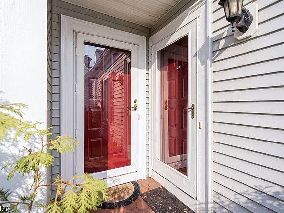 5th image of 215 Riveredge Dr
