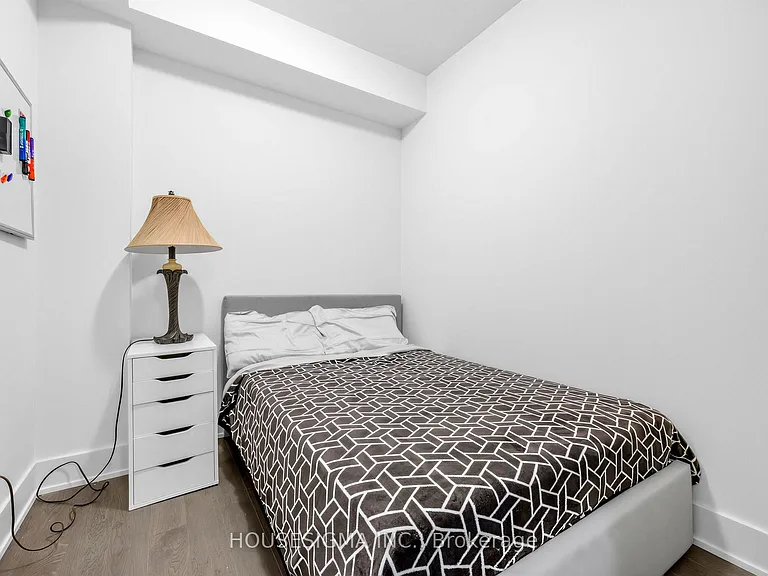 200 Bloor St W #2109 — Photo 13