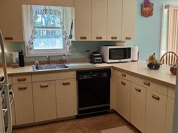 4th image of 54 Lantern Ln Unit 2