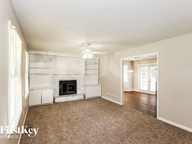 1775 Independence Dr — Photo 2