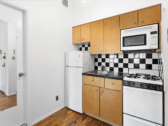 4th image of 240 E 19th St APT 3A
