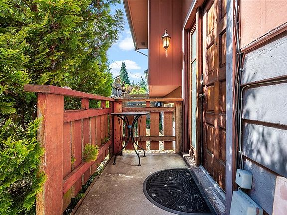 3rd image of 2682 Beaver Creek Cres
