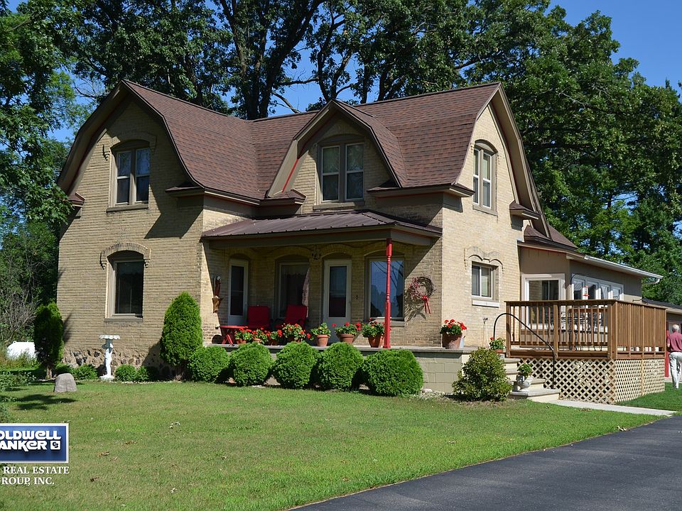 Beautiful shaded front yard