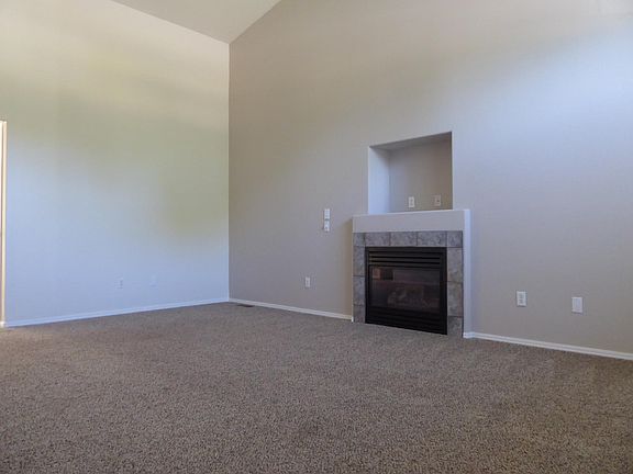 3rd image of 1004 W B Ave