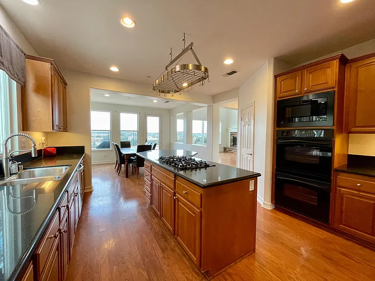 2133 Twain Ave — Photo 8
