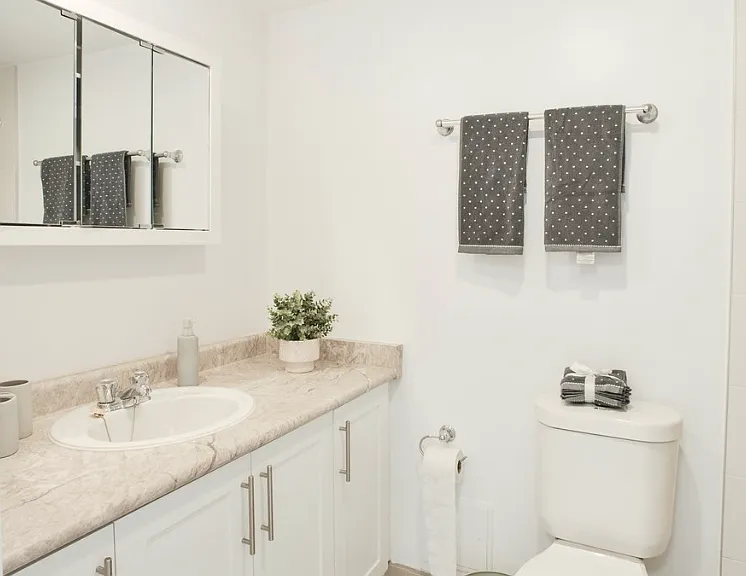 53 Warrender Ave #1 BD — Photo 5