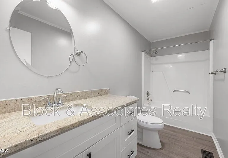 427 W Park St — Photo 15
