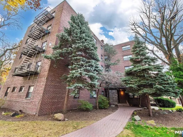 410 Park Pl APT 4E, Fort Lee, NJ 07024