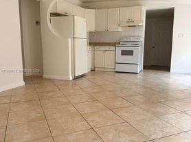 1942 Adams St, Hollywood, FL