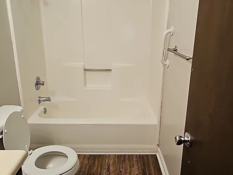 499 E University Dr — Photo 16