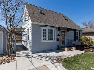 3219 9th St, Moline, IL 61265