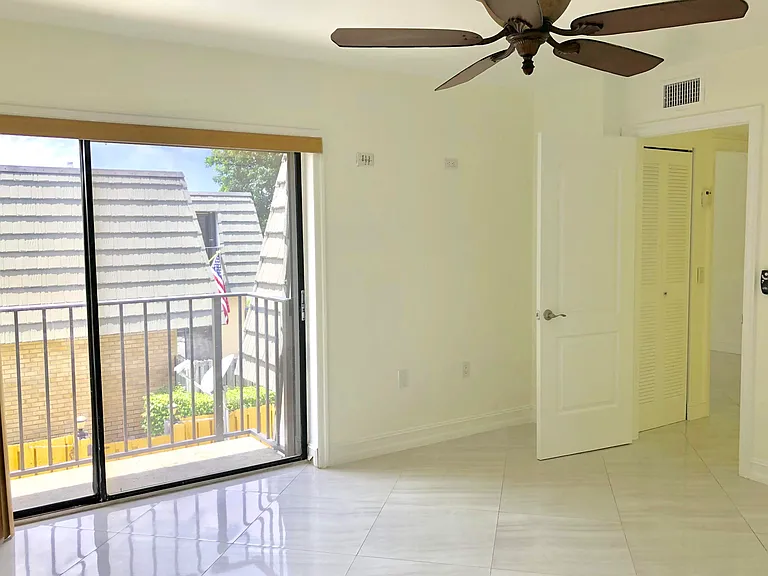 910 9th Way — Photo 11