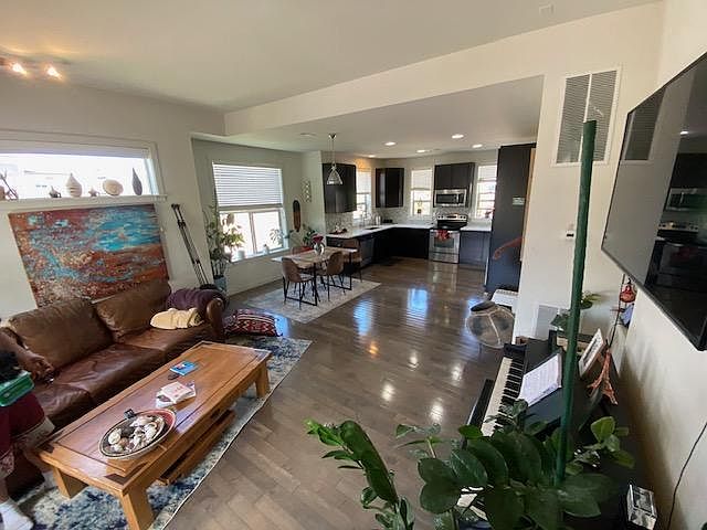 1st image of 2418 Uinta St