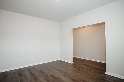 6 bed, 3.0 bath, 3065 sqft — Photo 2