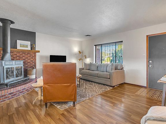5th image of 10013 Caddie St NW