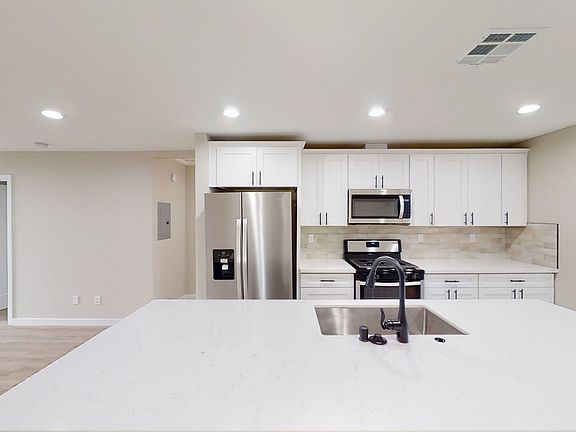 5th image of 6271-6273 Stewart St