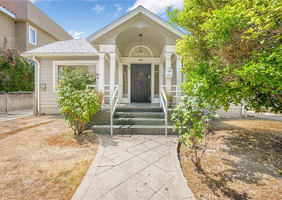 636 NW Pioneer Dr #1