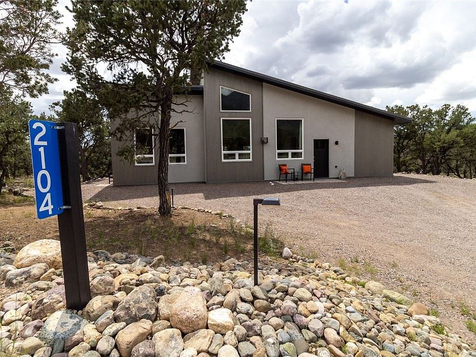 1st image of 2104 Lone Pine Way